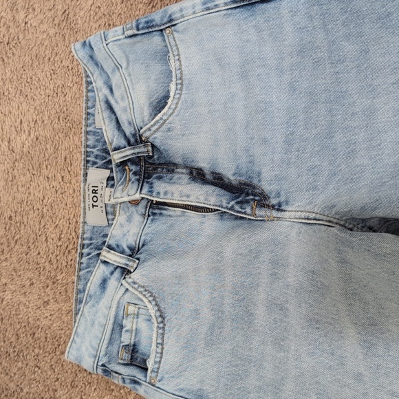 Topshop Denim Straight Leg Jeans with Distressed Detail - Picture 2 of 4